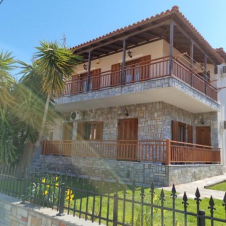 Chriselia Apartment Nea Roda Luaran gambar