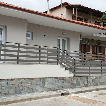 Chriselia Apartment Nea Roda Luaran gambar