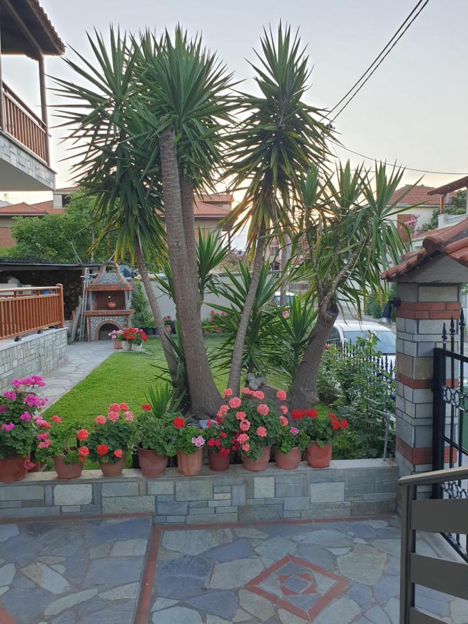 Chriselia Apartment Nea Roda Luaran gambar