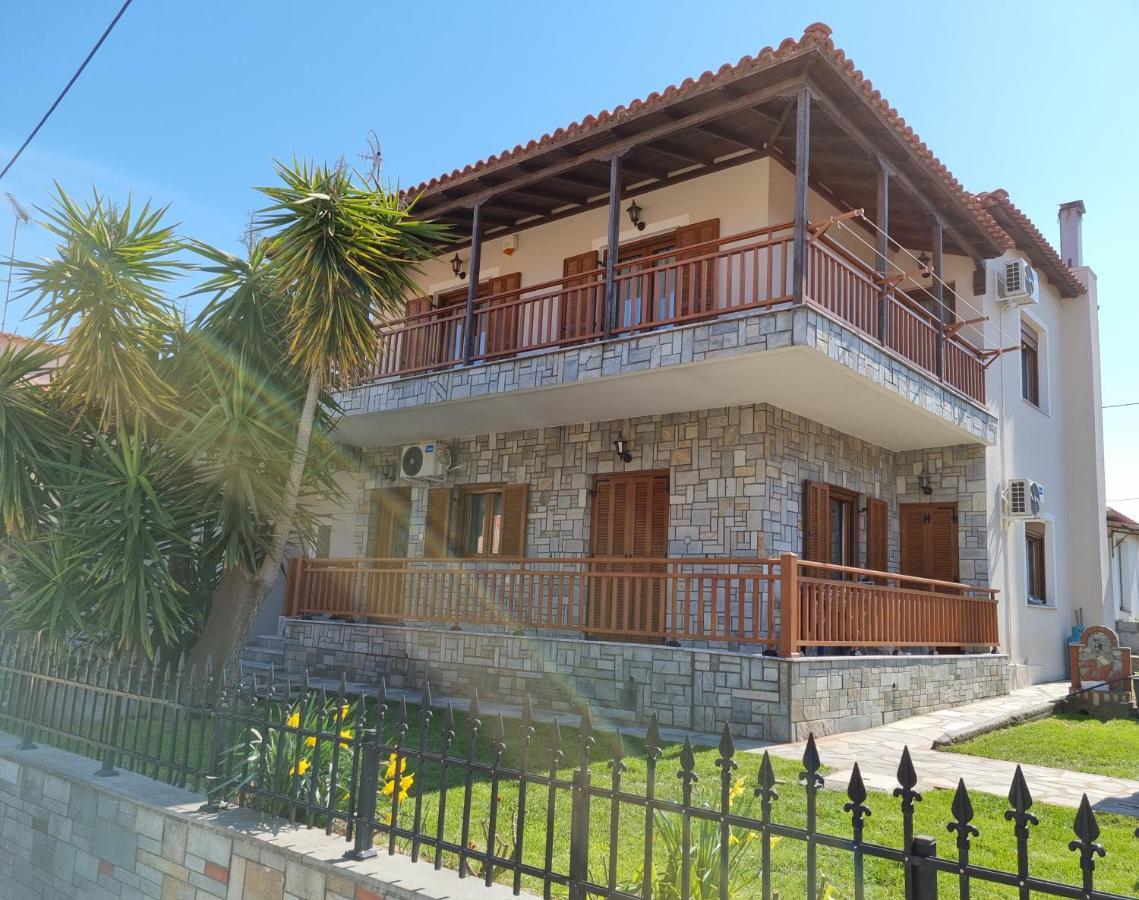 Chriselia Apartment Nea Roda Luaran gambar
