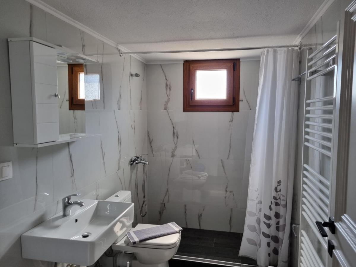 Chriselia Apartment Nea Roda Luaran gambar