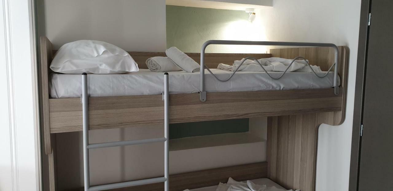Chriselia Apartment Nea Roda Luaran gambar