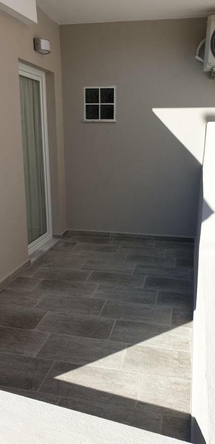 Chriselia Apartment Nea Roda Luaran gambar