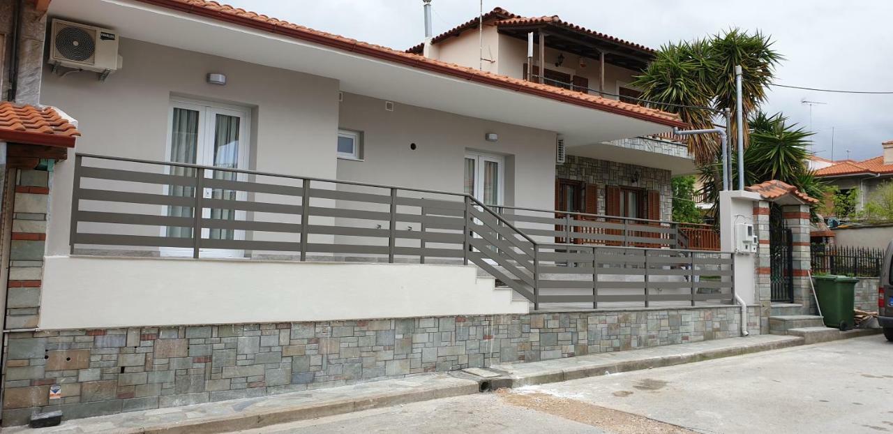 Chriselia Apartment Nea Roda Luaran gambar