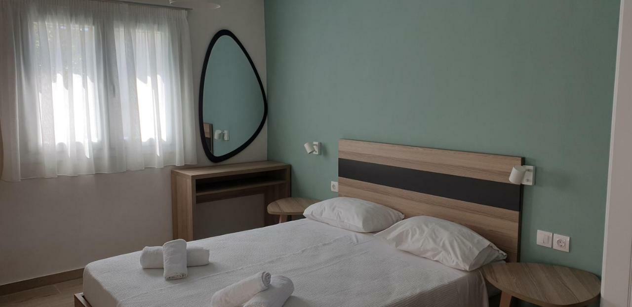 Chriselia Apartment Nea Roda Luaran gambar